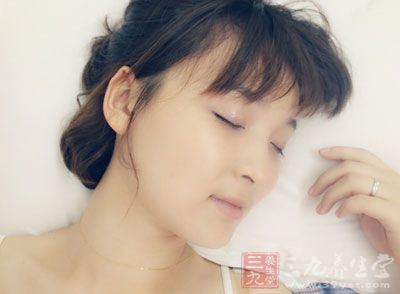 睡前吃得过饱 睡前吃得过饱