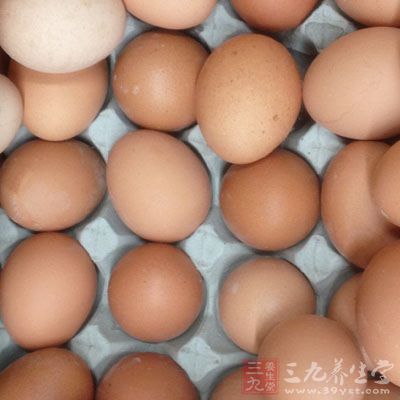 低粉80克，鸡蛋4个