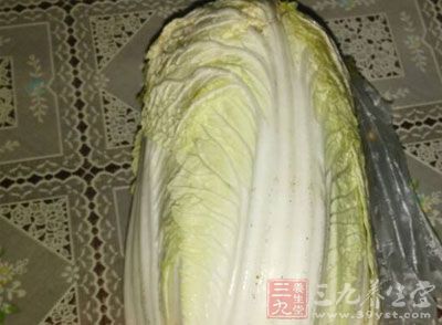 以食疗为主，多吃水果蔬菜