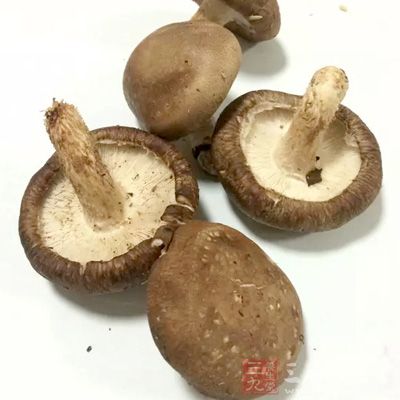 南豆腐1塊300g，鮮香菇50g，蟹味菇50g