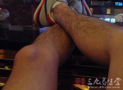 在小腿内侧，太溪直上2寸