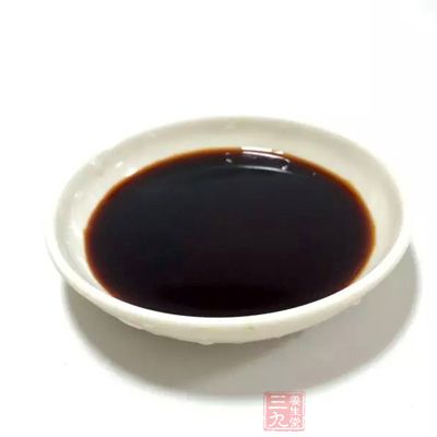 中細面條1小把，醬油1湯匙(15ml)