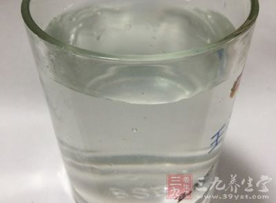 太白粉适量，水适量