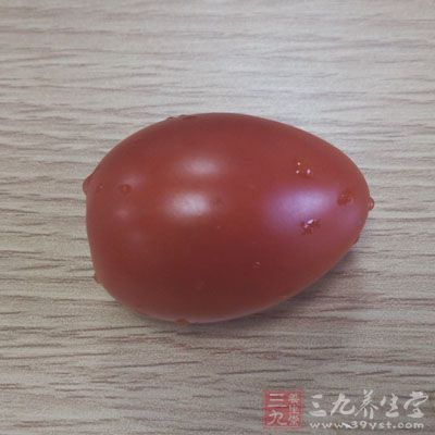 一个西红柿或者是苹果 一个西红柿或者是苹果