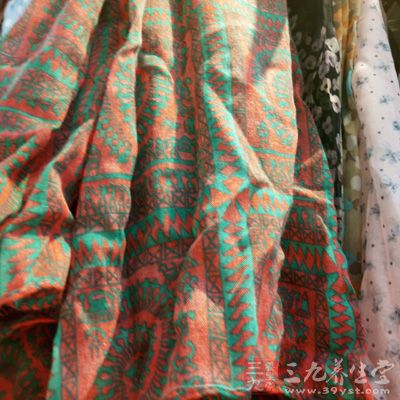 准妈妈在戴围巾时一定要注意