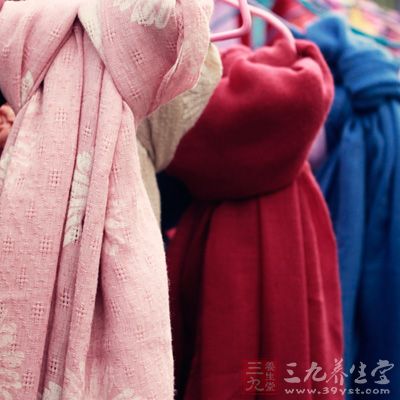 主要是看围巾上标签的说明是不是齐全 主要是看围巾上标签的说明是不是齐全