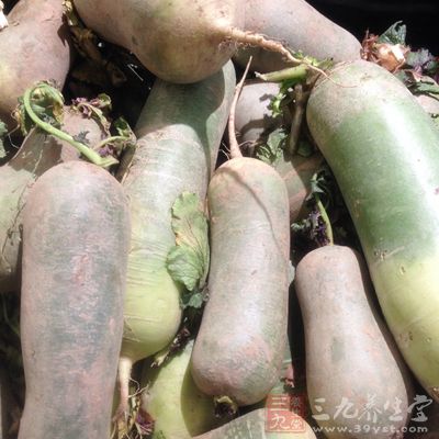 萝卜茭白各30克，切丝，加大米100克，煮粥食用