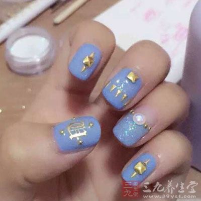 以口服抗真菌药为主