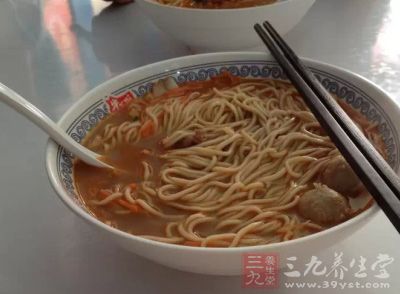 糖尿病患者的饮食应该根据病情和全天热能消耗情况来确定每日摄入的食物总热量