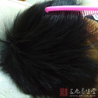 直接用干毛巾将身体擦干,头发吹干 直接用干毛巾将身体擦干,头发吹干