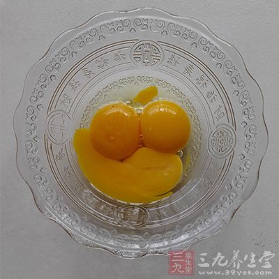 蛋黄这类含锌高的食物要多吃