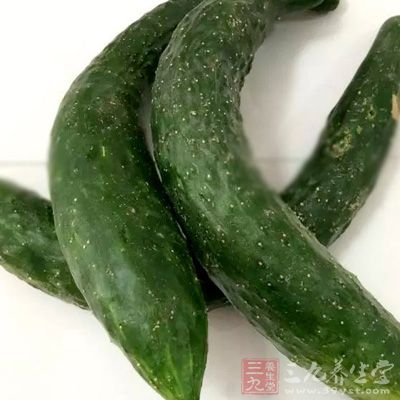 粉丝两小把，黄瓜，油，盐，老陈醋，李锦记凉拌汁，生抽，蒜