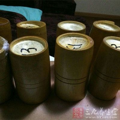 用閃火法將罐吸拔在穴位上留罐15分鐘