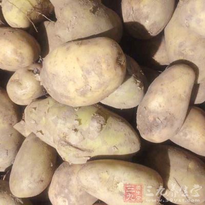 土豆300g，鹽適量，油適量