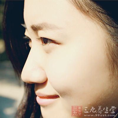 真正鼻中隔完全垂直的情况，在人群中或许不过两成