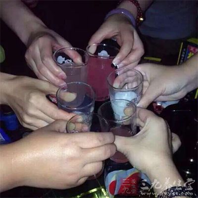 親友聚會勿貪杯