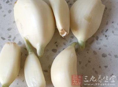 大蒜7瓣，剁成末，鲜姜末5克