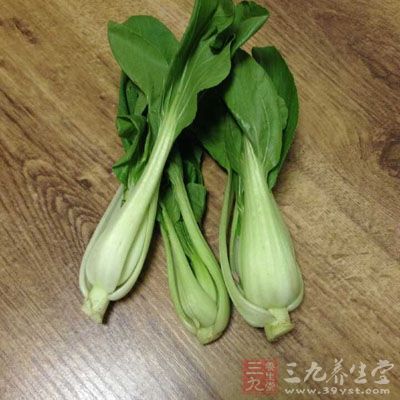 由于菜根靠近地面，農(nóng)藥分解的幾率小