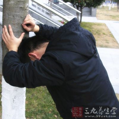 夏季的炎热容易让人烦躁，导致心神不定