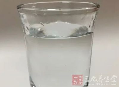 喝水养好脸色 不让自己成为咖啡因容器
