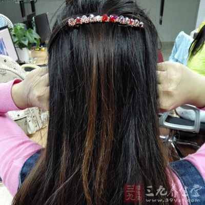 专业美发沙龙提供的巴黎卡诗专业护理诊断非常全面