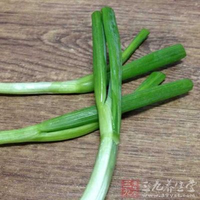 蕨根粉200克，納豆一小盒，朝天椒3根，香蔥1根