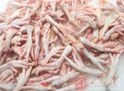 凤爪8个、泡椒200克、盐1勺