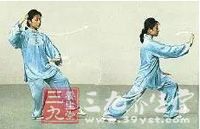 右臂自然伸直