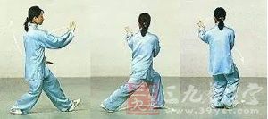 与头同高，掌心向上