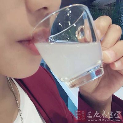 多饮水保持机体水分 多饮水保持机体水分