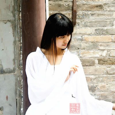 没有了足够量的脂肪的保护，子宫容易从正常位置沿阴道下降