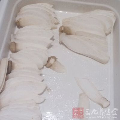 存放时间长的鸡腿菇不能食用