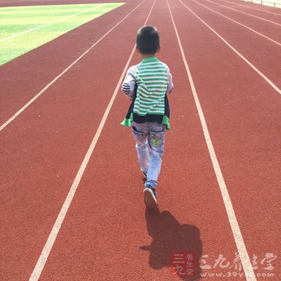 然后过两三个小时就可以在家原地跑步了