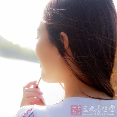 為什么有些女人說(shuō)話很有力量，那是因?yàn)橥瑯拥脑掃x對(duì)了場(chǎng)合只說(shuō)一遍