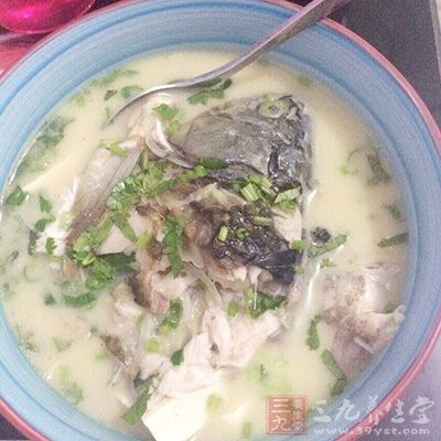 中火煲2个小时后调入食盐鸡精即可食用