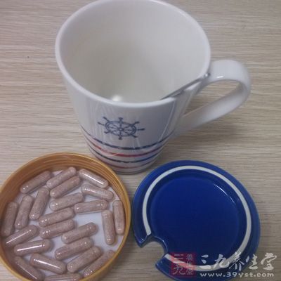 測一測：你喝水時，通常怎樣拿杯子