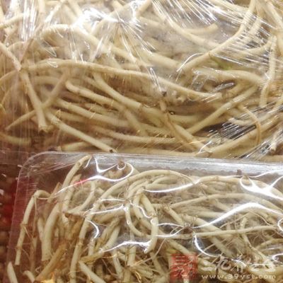 鮮魚腥草300g，干紅辣椒3只