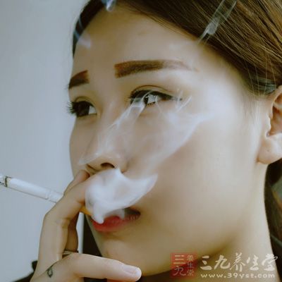 有烟瘾的女性，尤其是生头胎前就已经吸烟的女性，其乳腺癌发病率会大大增加