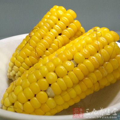 要多吃富含膳食纖維的雜糧，如燕麥、玉米