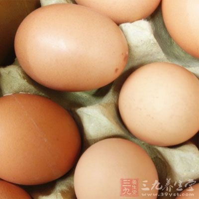 食譜原料：米飯2-3人份，雞蛋2個