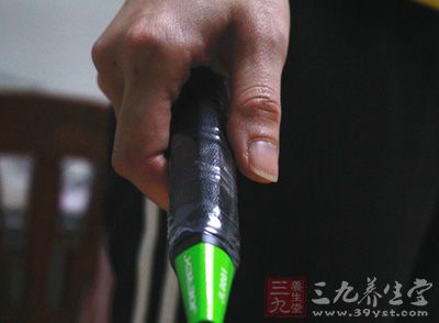 手腕暴发力完全由小臂挥动