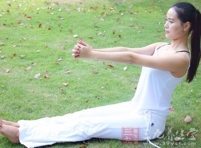 减肥瑜伽 三式瑜伽帮你打造纤纤玉臂