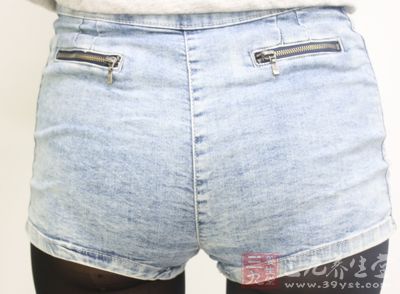 臀部位于人体的中部 臀部位于人体的中部