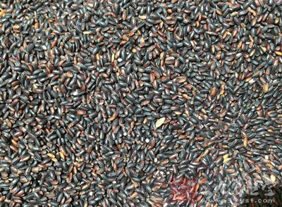 常用于补血的食物有黑米、芝麻、莲子 常用于补血的食物有黑米、芝麻、莲子