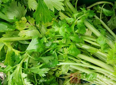 芹菜能够清热解毒、开胃健脾