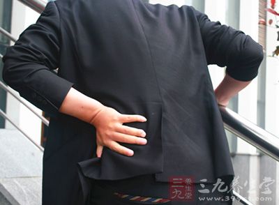 在长时间的弯腰后,不可猛然直腰 在长时间的弯腰后,不可猛然直腰