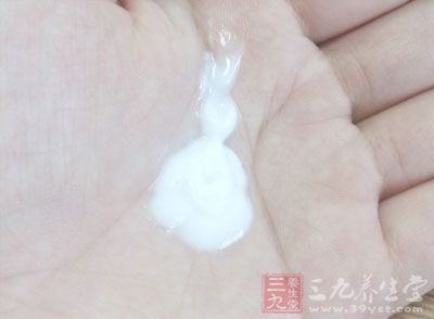 洗面奶：保濕注重弱酸性