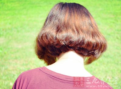 头皮屑是头皮细胞正常新陈代谢过程造成 头皮屑是头皮细胞正常新陈代谢过程造成