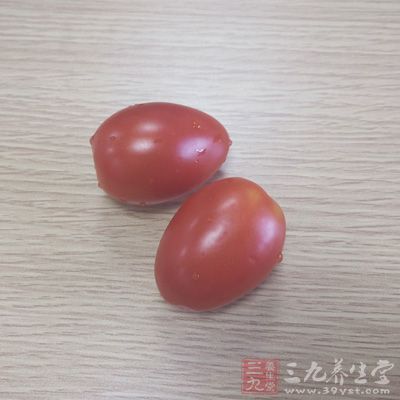 番茄含有红素、食物纤维和果胶等成份