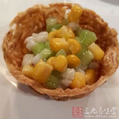 人在吃了这些变质发霉的食物后，就会导致食物中毒